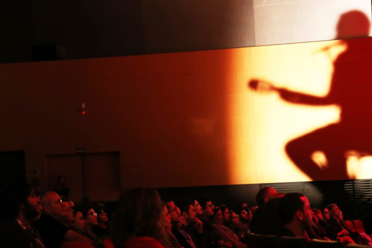 UMA VOZ, UM INSTRUMENTO ANO IV | Cobertura especial sobre a estreia do Ano IV do projeto Uma Voz, Um Instrumento, que recebeu o cantor e compositor Paulo Miklos, no dia 14 de junho de 2019. A cobertura é composta pela fotografia da apresentação e pelo desenvolvimento de um programete especial, intitulado Uma Voz, Um Instrumento #Review. O conceito "review" vem de revisitar a noite da apresentação por meio de uma entrevista com o artista mesclada com alguns dos melhores momentos da apresentação. O projeto Uma Voz, Um Instrumento é uma realização do Centro Cultural Minas Tênis Clube. A curadoria, comunicação e produção é de Alves Madeira Comunicação e Produção. Teatro do Centro Cultural Minas Tênis Clube, Belo Horizonte (MG). 14/06/2019. © Copyright Liliane Pelegrini/Bendita  Conteúdo & Imagem | Todos os direitos reservados | All rights reserved