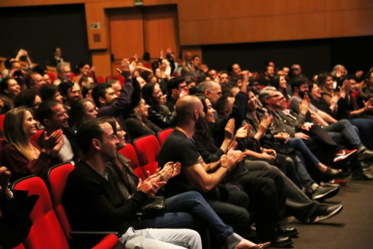 UMA VOZ, UM INSTRUMENTO ANO IV | Cobertura especial sobre a estreia do Ano IV do projeto Uma Voz, Um Instrumento, que recebeu o cantor e compositor Paulo Miklos, no dia 14 de junho de 2019. A cobertura é composta pela fotografia da apresentação e pelo desenvolvimento de um programete especial, intitulado Uma Voz, Um Instrumento #Review. O conceito "review" vem de revisitar a noite da apresentação por meio de uma entrevista com o artista mesclada com alguns dos melhores momentos da apresentação. O projeto Uma Voz, Um Instrumento é uma realização do Centro Cultural Minas Tênis Clube. A curadoria, comunicação e produção é de Alves Madeira Comunicação e Produção. Teatro do Centro Cultural Minas Tênis Clube, Belo Horizonte (MG). 14/06/2019. © Copyright Liliane Pelegrini/Bendita  Conteúdo & Imagem | Todos os direitos reservados | All rights reserved